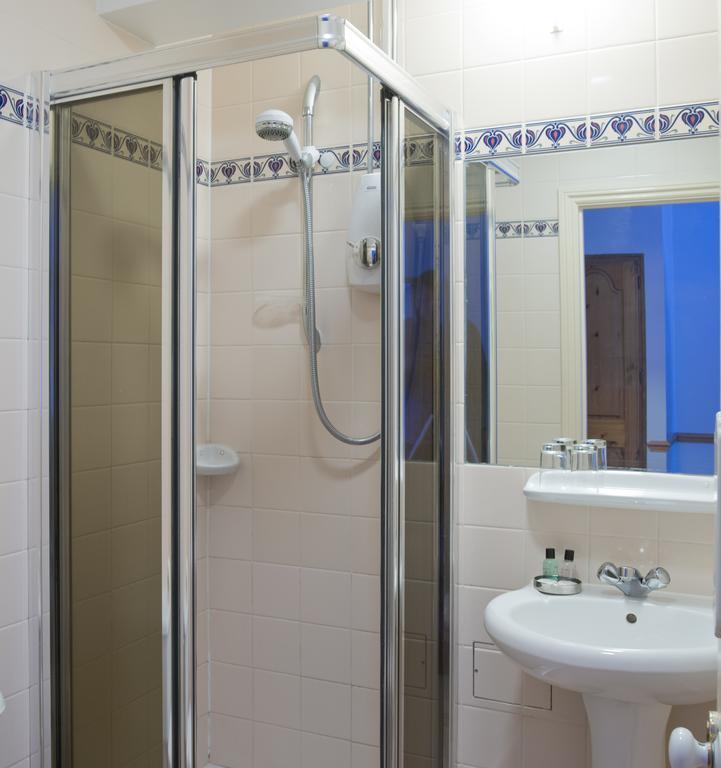 Rose Of York Hotel Richmond  Room photo